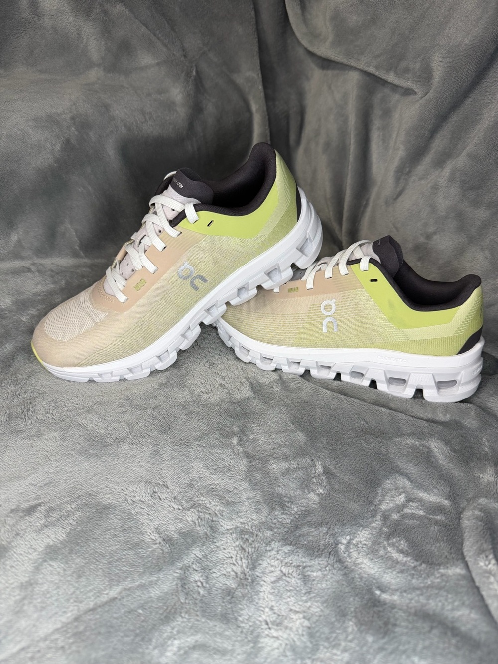 On Running Women’s Cloudflow 4 running shoe